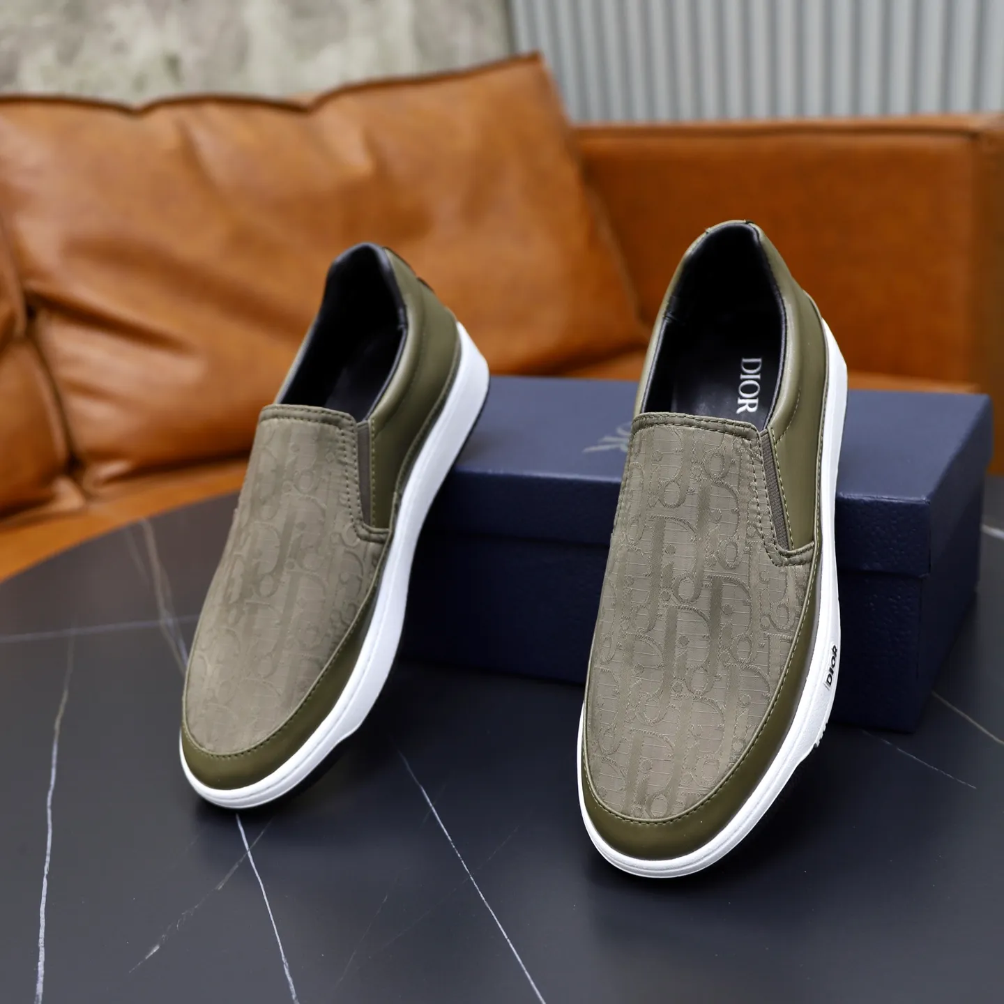 Ex-factory price: 420💰🙅‍♂️🙅‍♂️🙅‍♂️ Brand: Dior DIOR Standard code: 38-44 (45 customized) Grade: Same as the official website Material: Original material splicing Comfortable and breathable lining Lightweight and wear-resistant sports outsole Style category: Men's fashionable casual shoes Running sneakers Distinguished luxury brand elements Top luxury Color: actual picture color